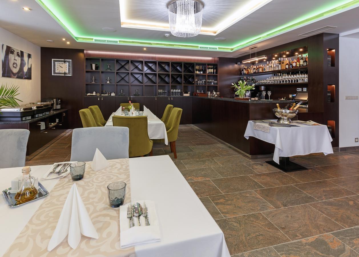 Hotel Bystra Снина Екстериор снимка