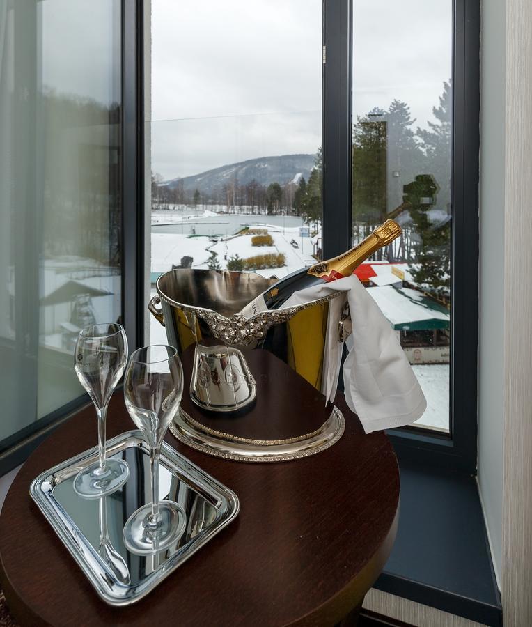 Hotel Bystra Снина Екстериор снимка